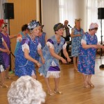 Seniorentanzgruppe Herbst Rosen - Lustige Hausfrauen Tanz