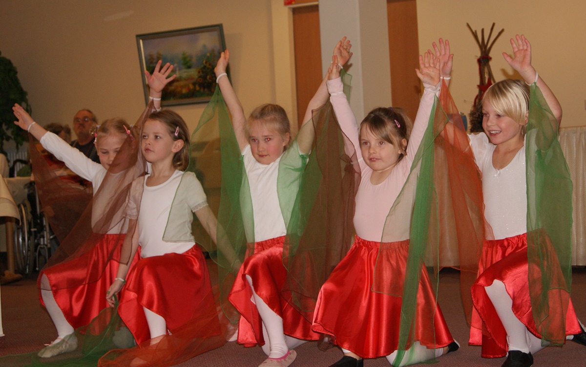 Kindertanz im Seniorenheim Hohen Neuendorf